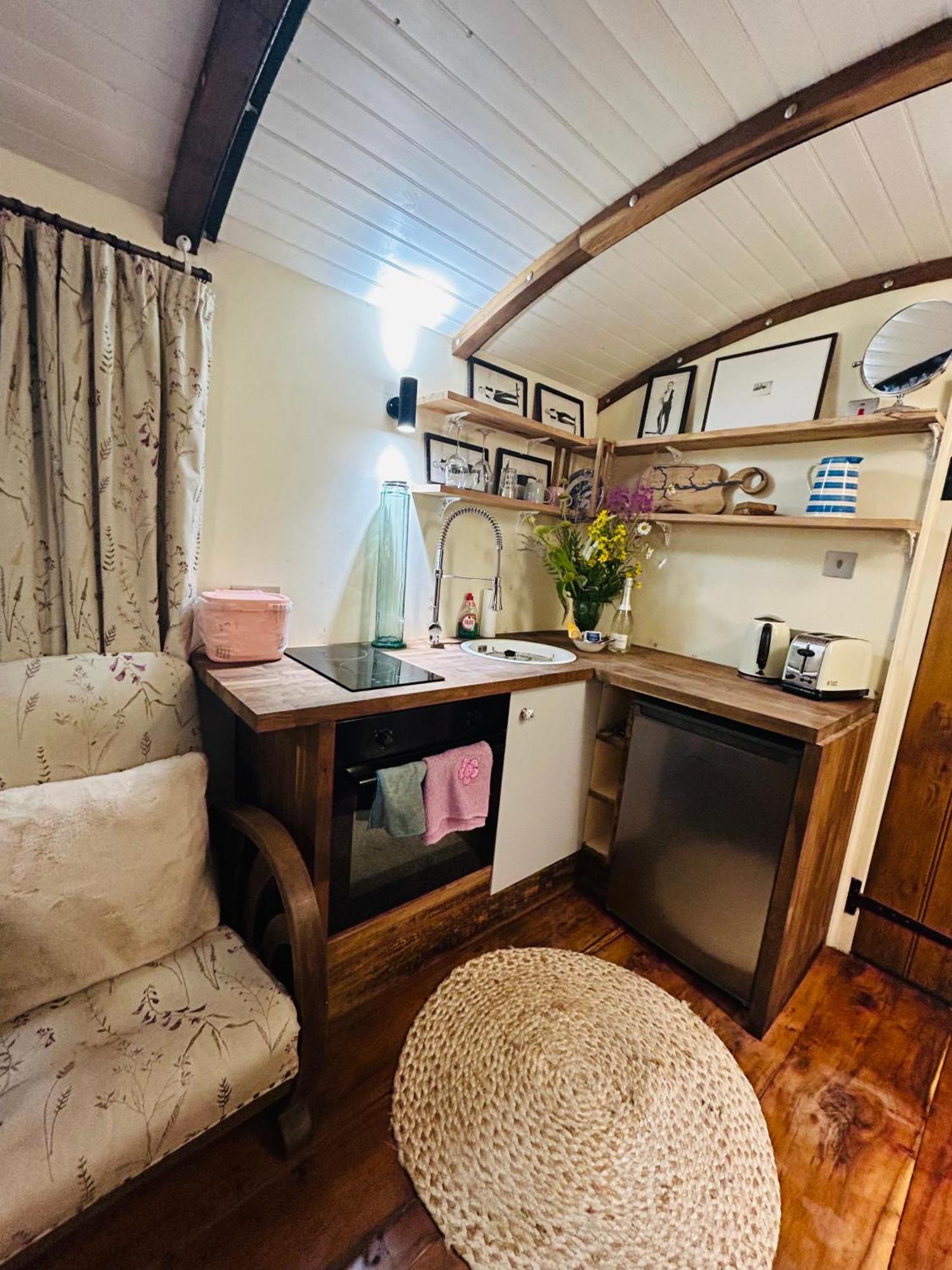 The Railway Carriage - Blue Villa Glasbury Bagian luar foto