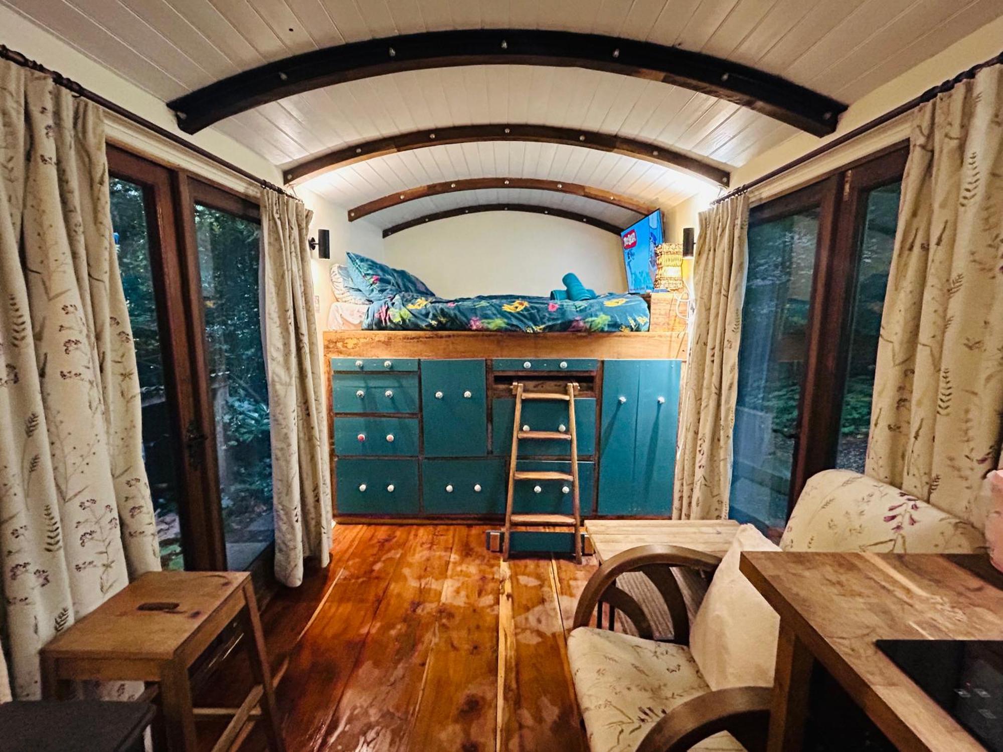 The Railway Carriage - Blue Villa Glasbury Bagian luar foto