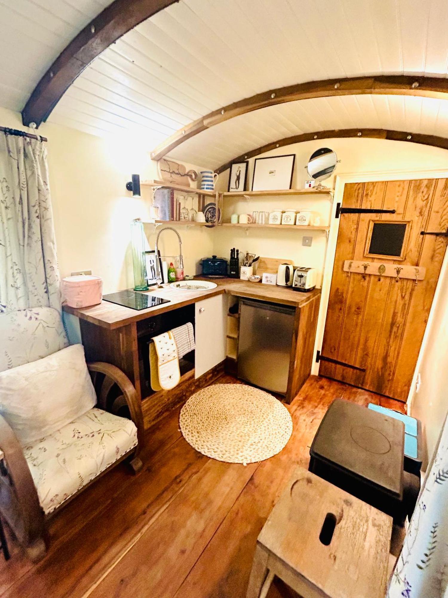 The Railway Carriage - Blue Villa Glasbury Bagian luar foto