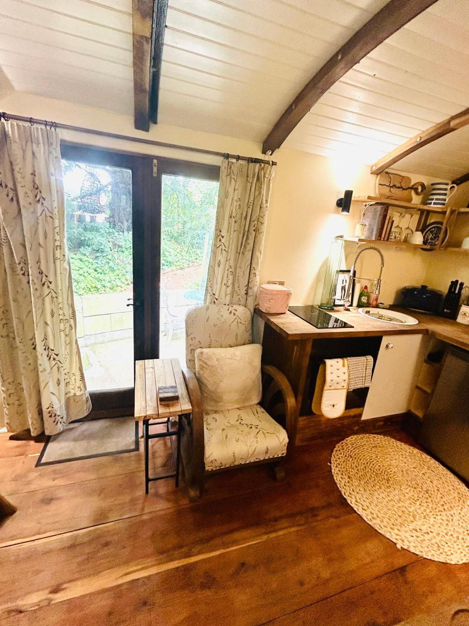 The Railway Carriage - Blue Villa Glasbury Bagian luar foto