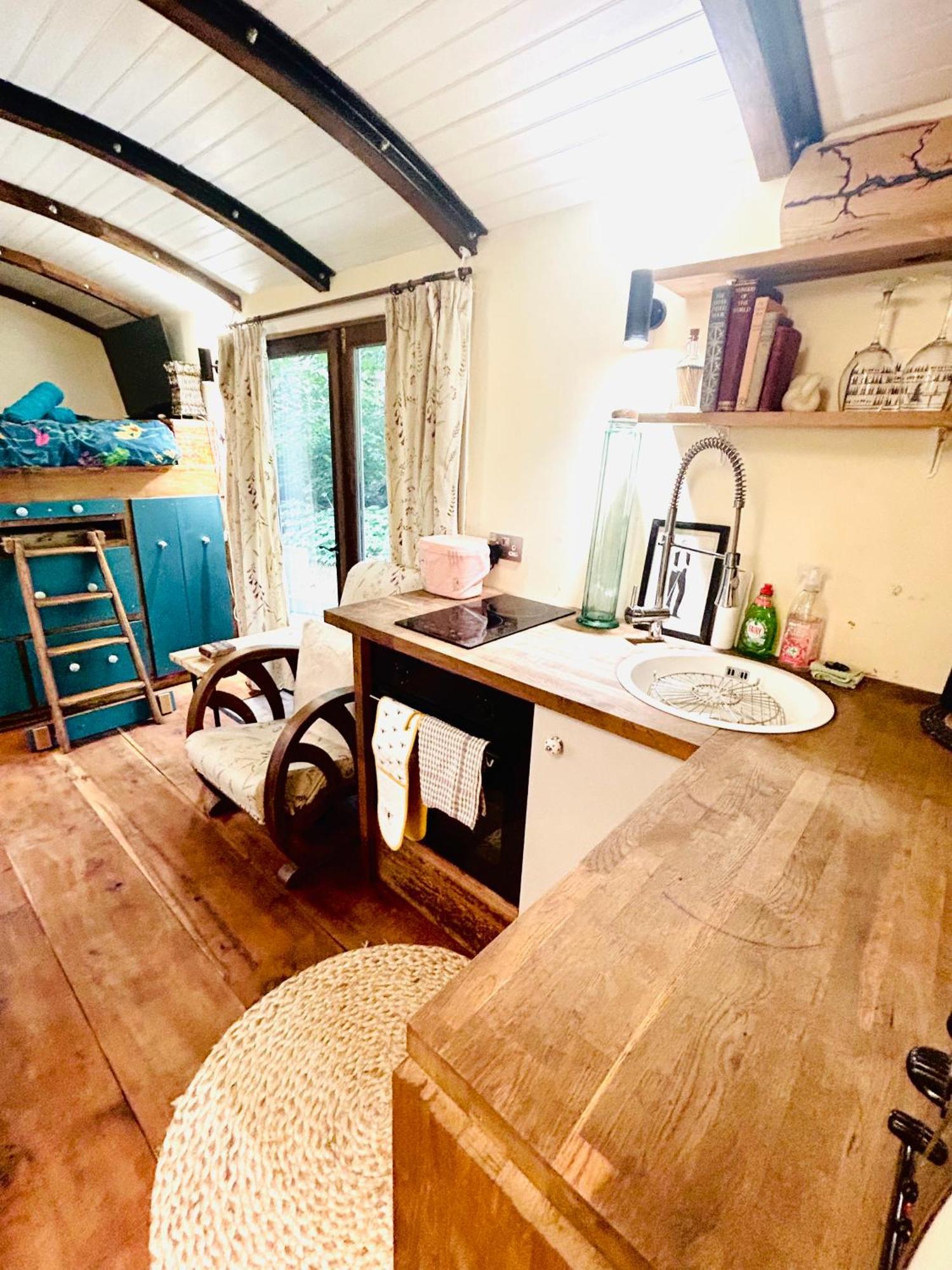 The Railway Carriage - Blue Villa Glasbury Bagian luar foto